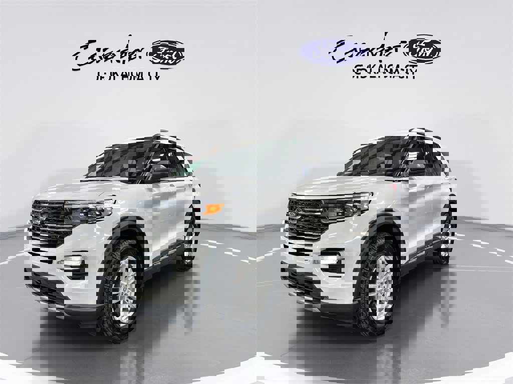 Used 2022 Ford Explorer XLT w/ Equipment Group 202A image 4