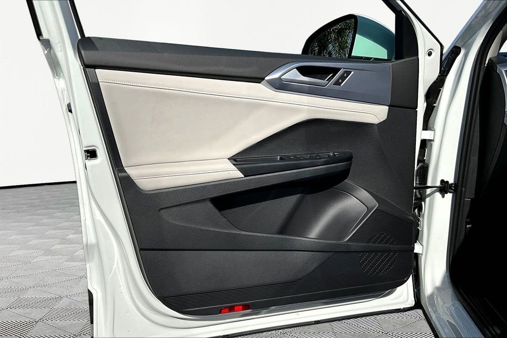 New 2026 Volkswagen Taos SE image 18