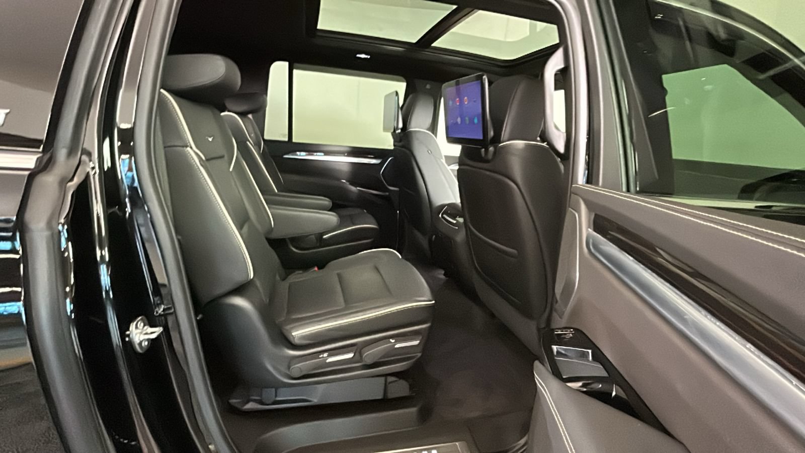 Used 2026 Cadillac Escalade ESV Luxury w/ Touring Package AWD/4WD image 35