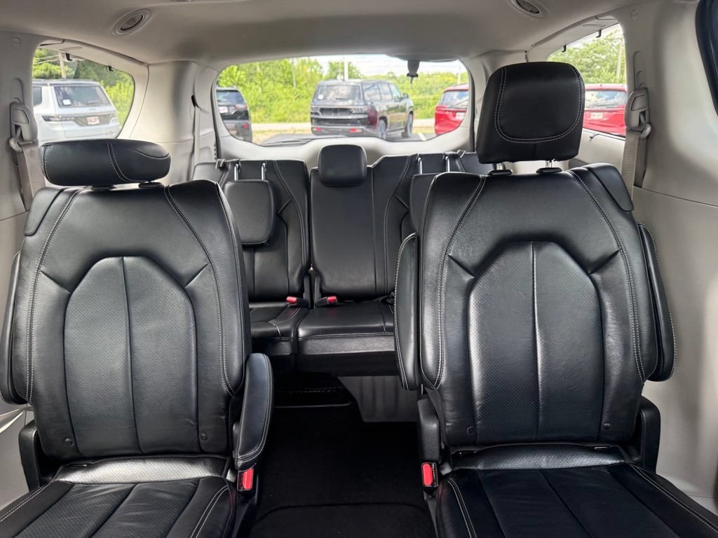 Used 2022 Chrysler Pacifica Touring-L AWD/4WD image 28