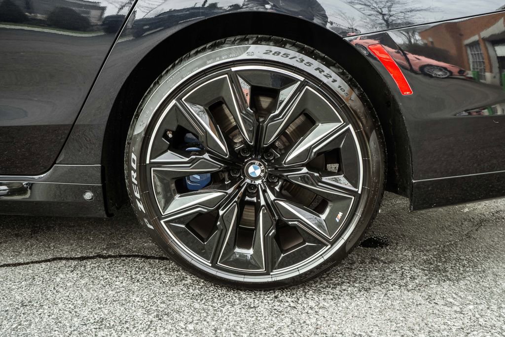 Used 2023 BMW 760i xDrive w/ Executive Package image 35