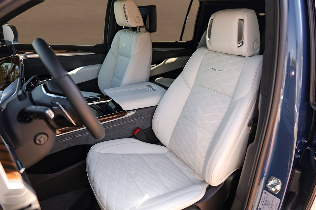 Certified 2026 Cadillac Escalade ESV Platinum Sport w/ LPO, ONYX Package AWD/4WD image 7