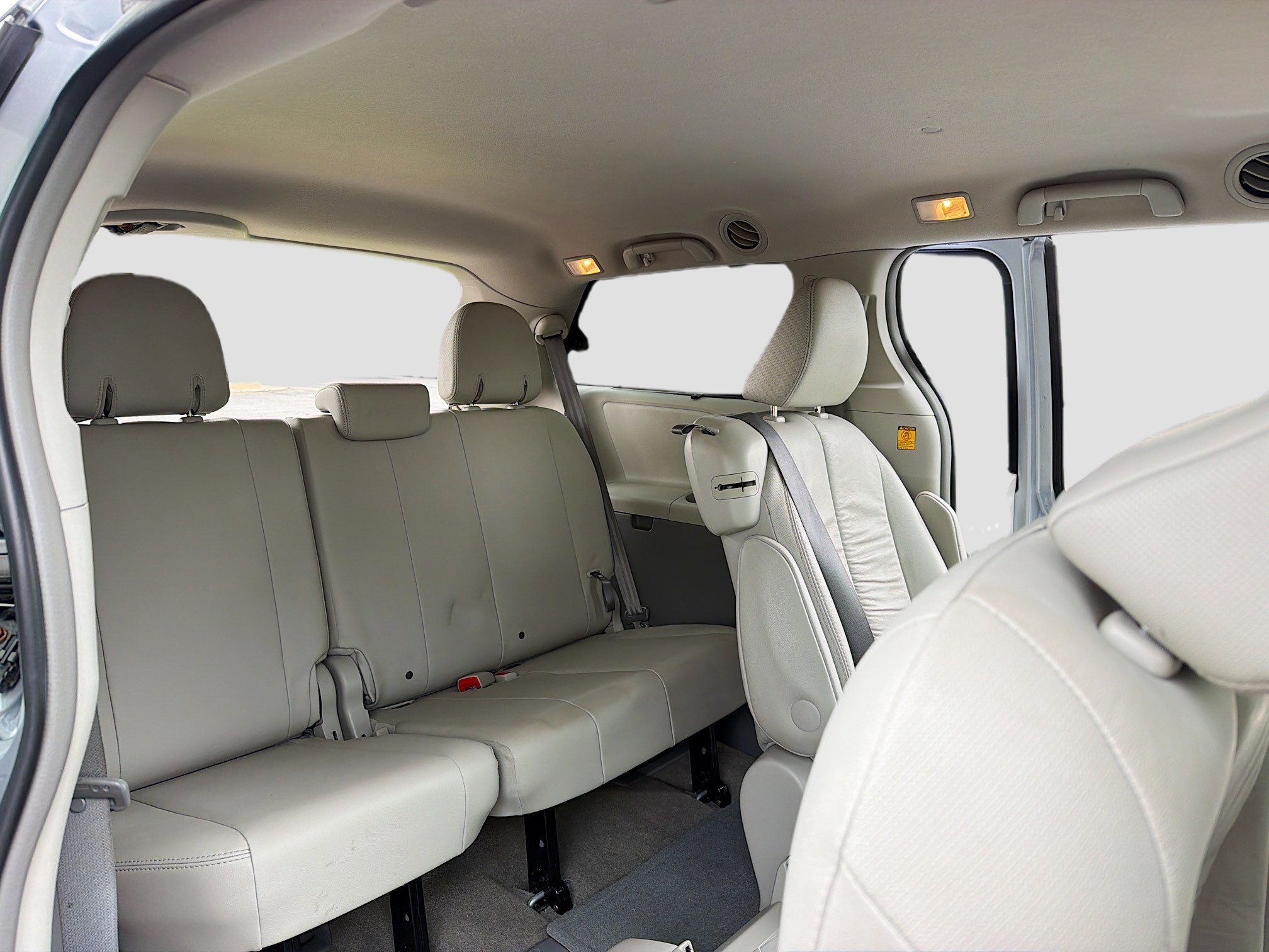 Used 2012 Toyota Sienna XLE FWD image 7