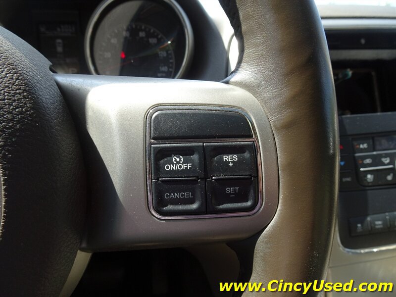 Used 2011 Jeep Grand Cherokee Overland AWD/4WD image 23