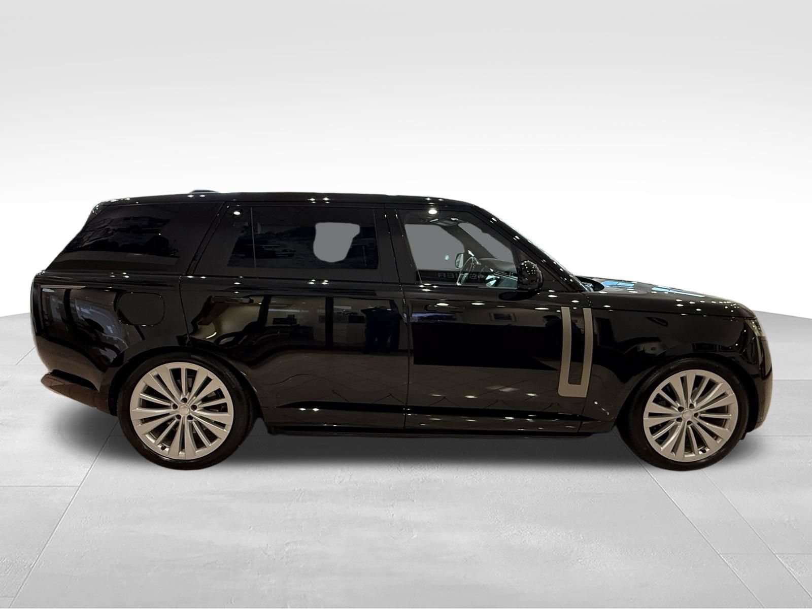 New 2025 Land Rover Range Rover Long Wheelbase SE AWD/4WD image 7