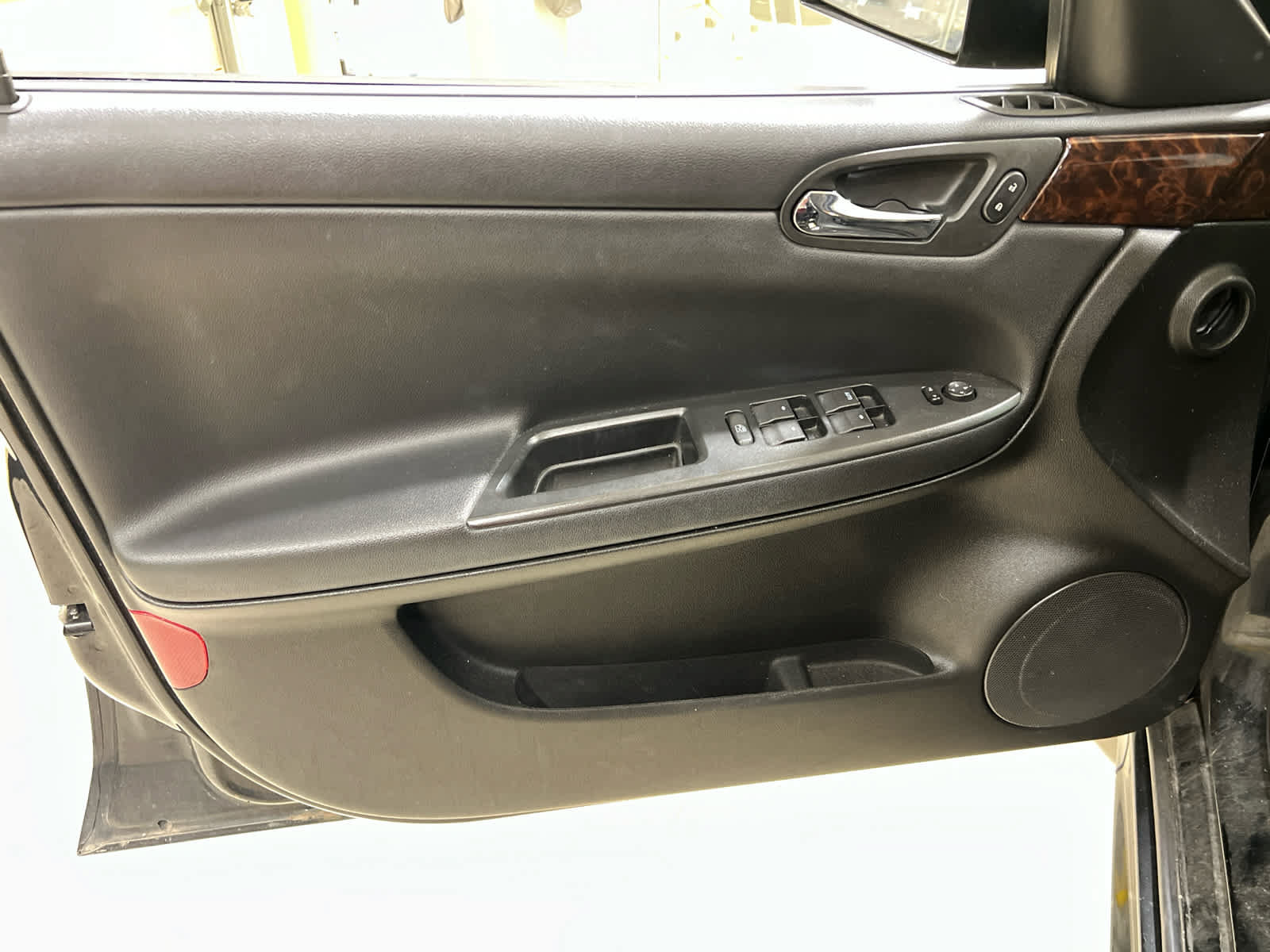 Used 2013 Chevrolet Impala LTZ FWD image 9