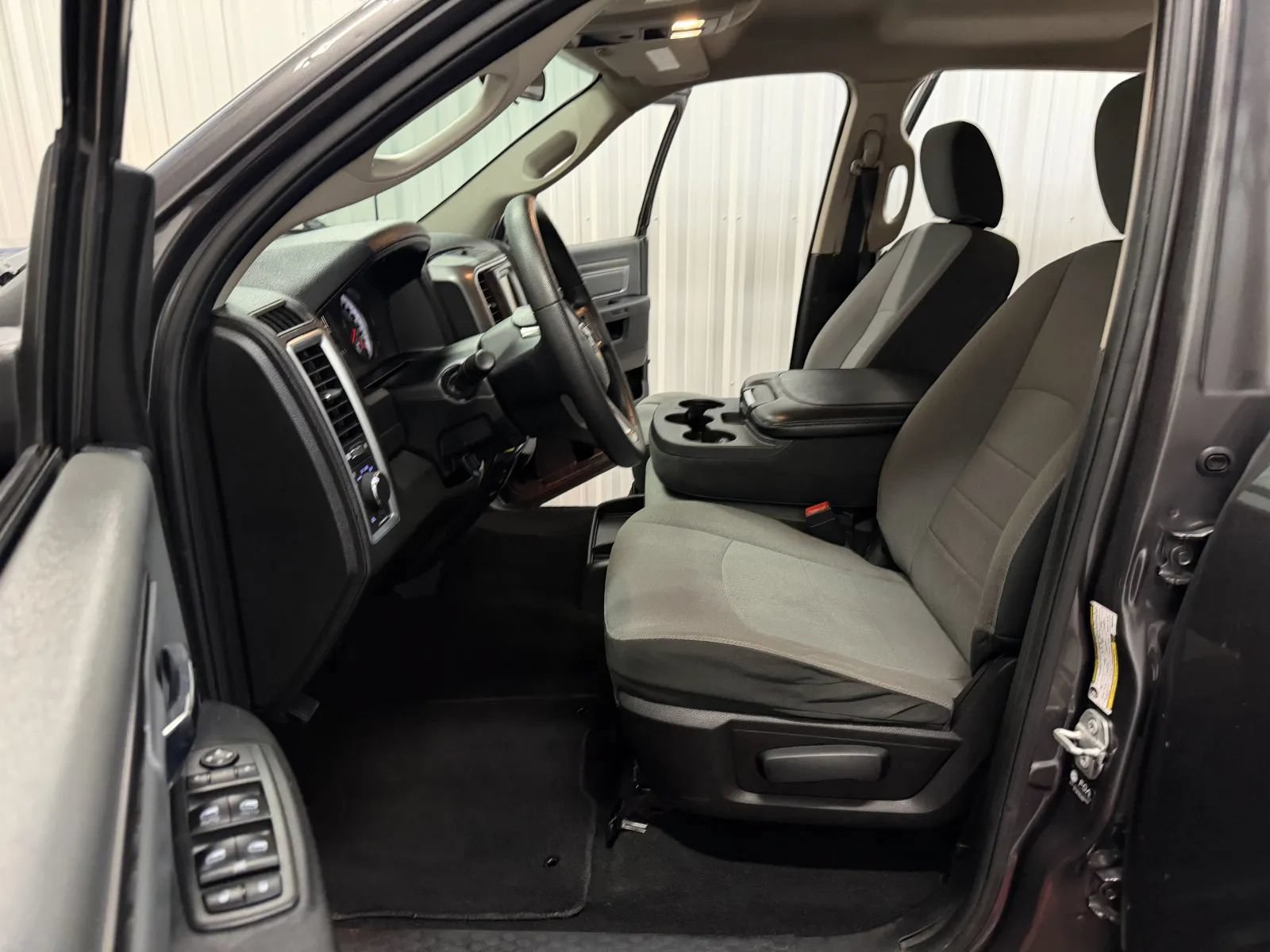 Used 2021 RAM 1500 Classic SLT AWD/4WD image 33