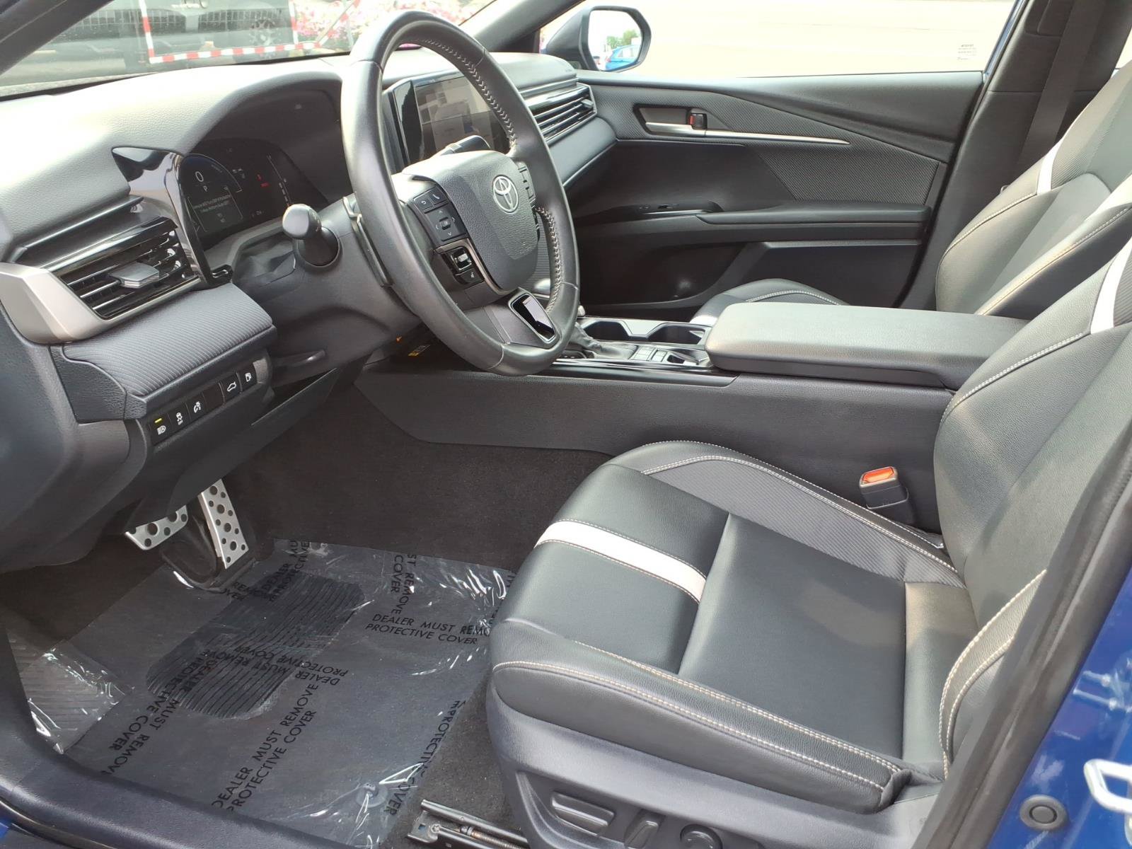 Used 2025 Toyota Camry SE FWD image 11