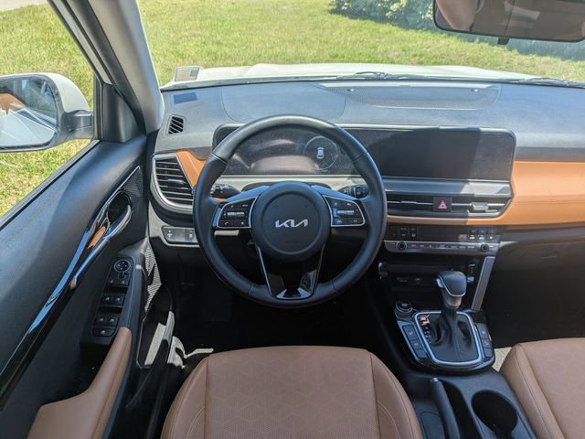 Used 2024 Kia Seltos EX FWD image 16