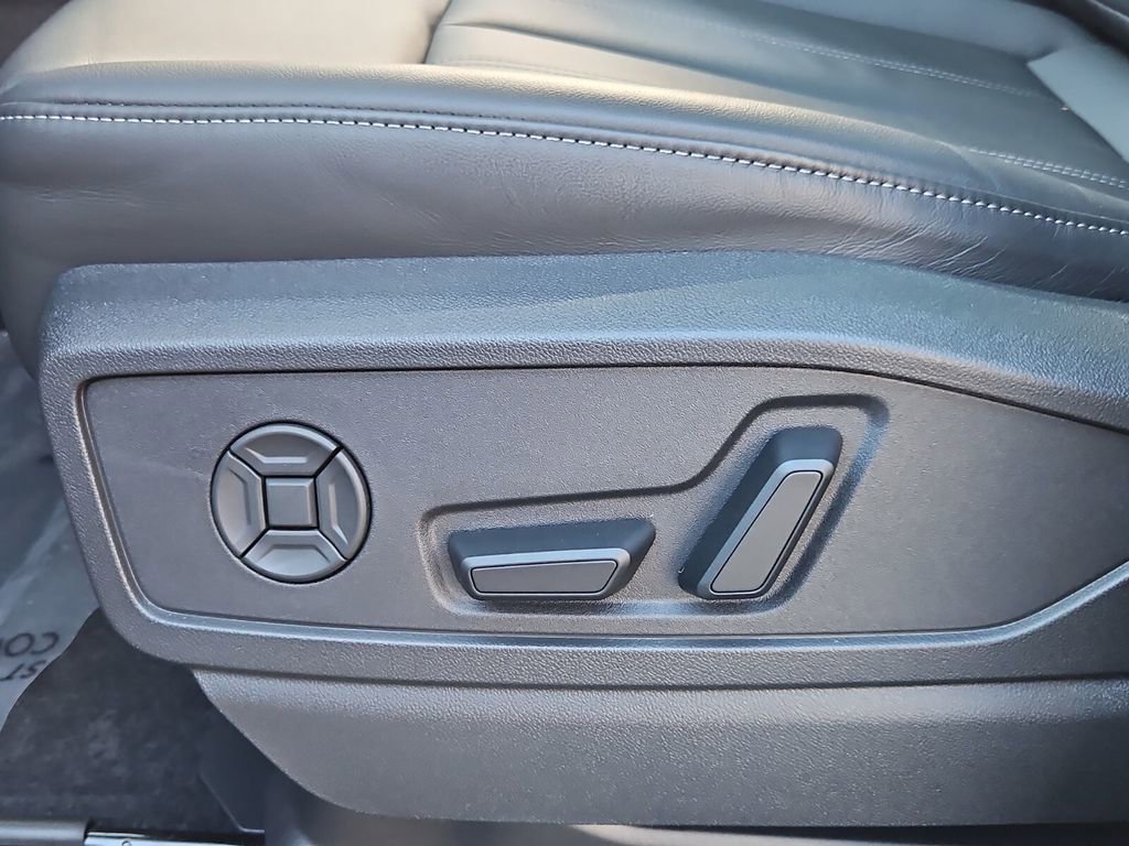 Certified 2025 Audi Q5 Premium Plus w/ Premium Plus AWD/4WD image 12