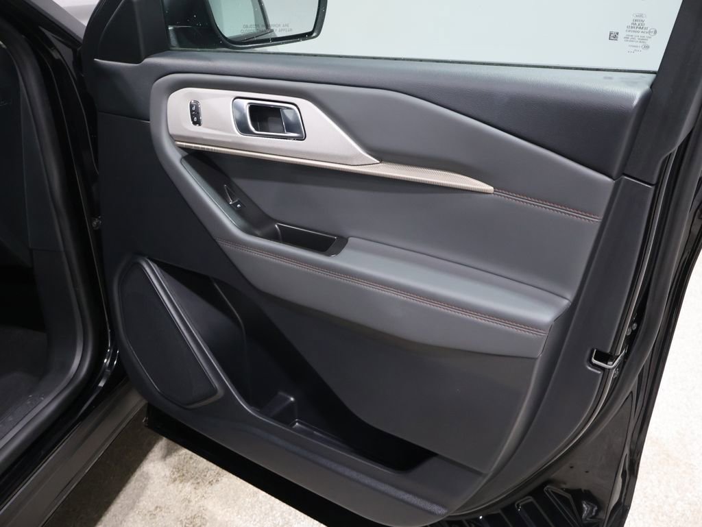 Used 2025 Ford Explorer Active image 25