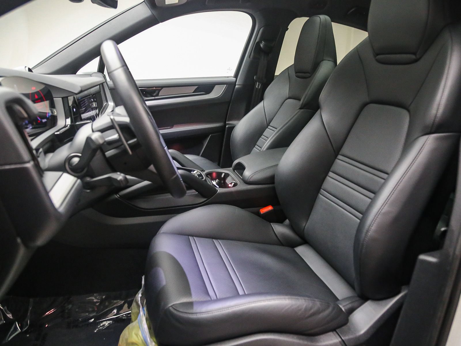 Certified 2026 Porsche Cayenne Coupe AWD/4WD image 10