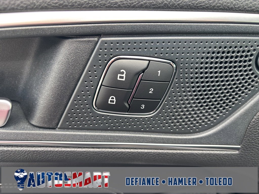 Used 2024 Ford Edge Titanium image 18