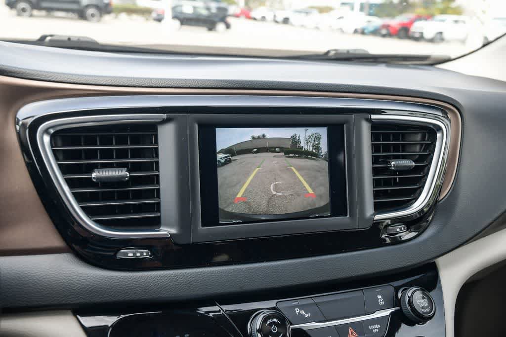 Used 2019 Chrysler Pacifica L FWD image 22