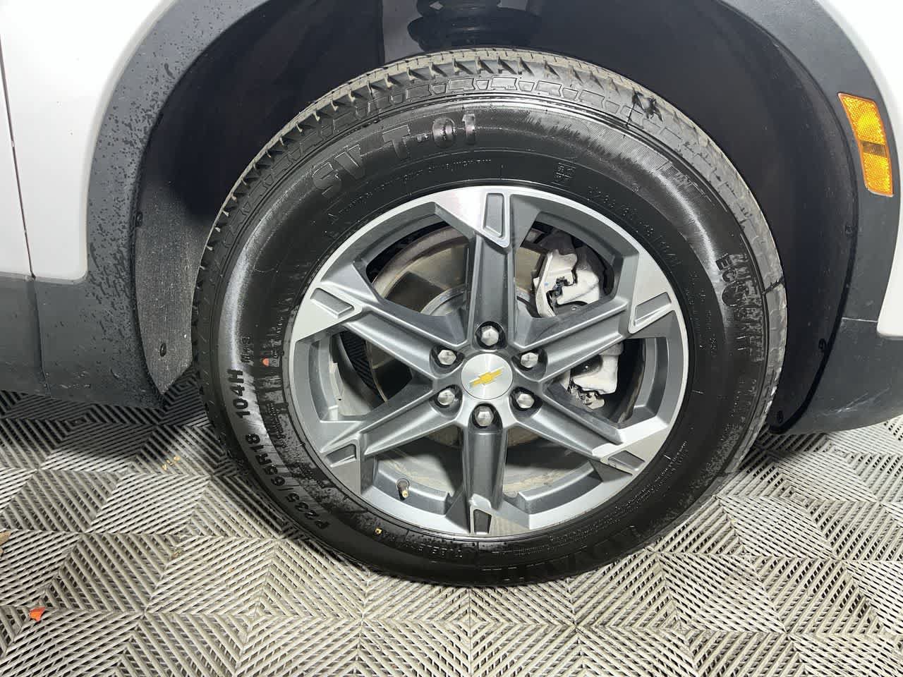 Used 2022 Chevrolet Equinox Premier w/ LPO, Floor Liner Package AWD/4WD image 10
