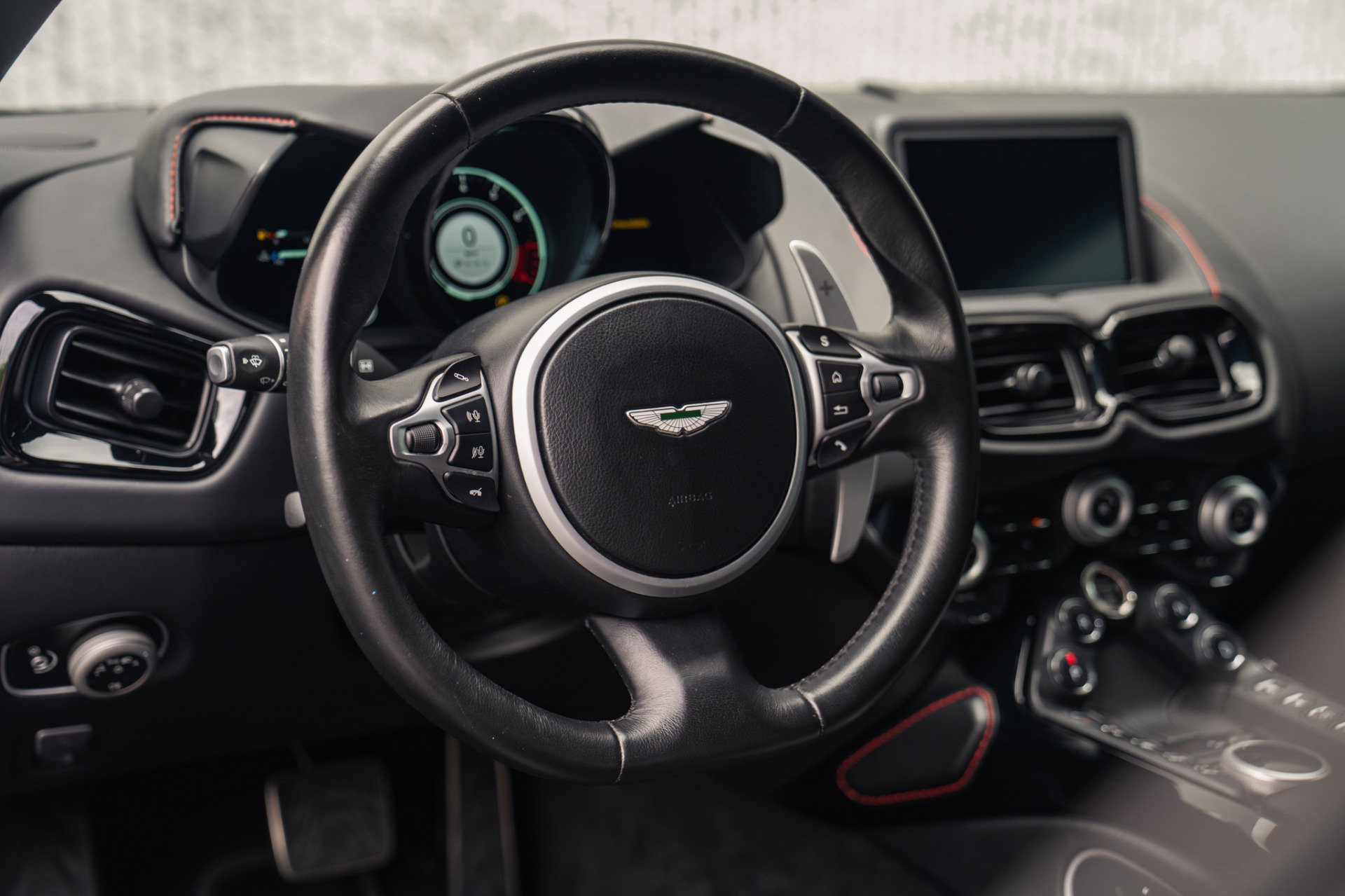 Used 2019 Aston Martin V8 Vantage Coupe RWD image 26