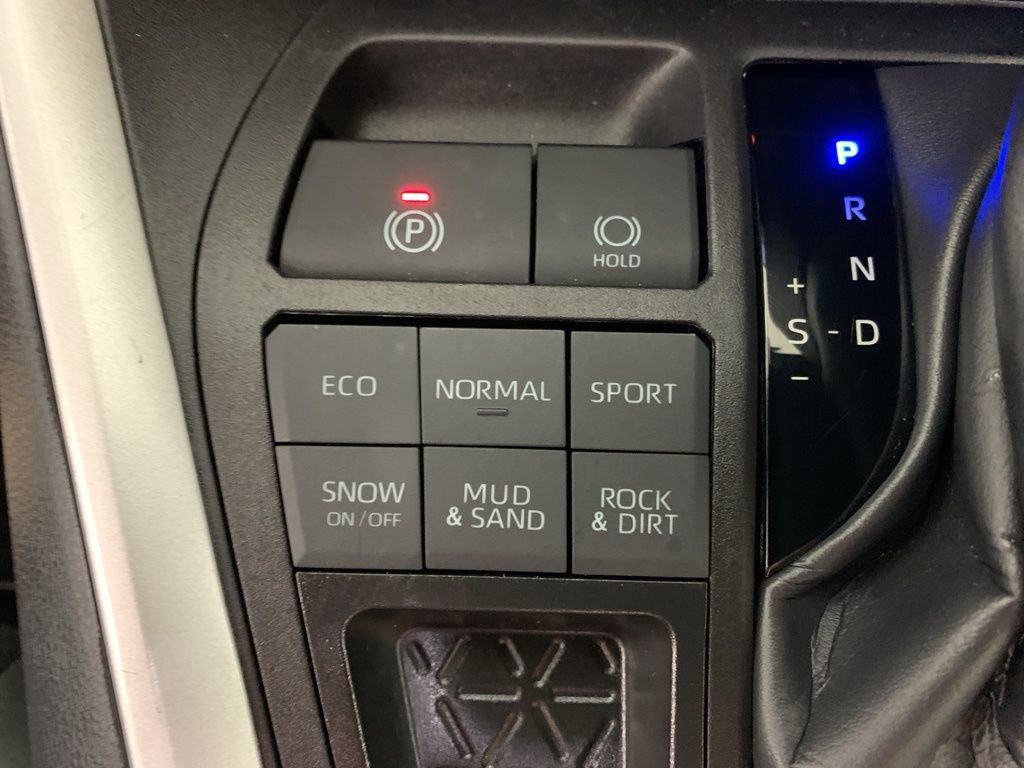 Used 2024 Toyota RAV4 LE image 27