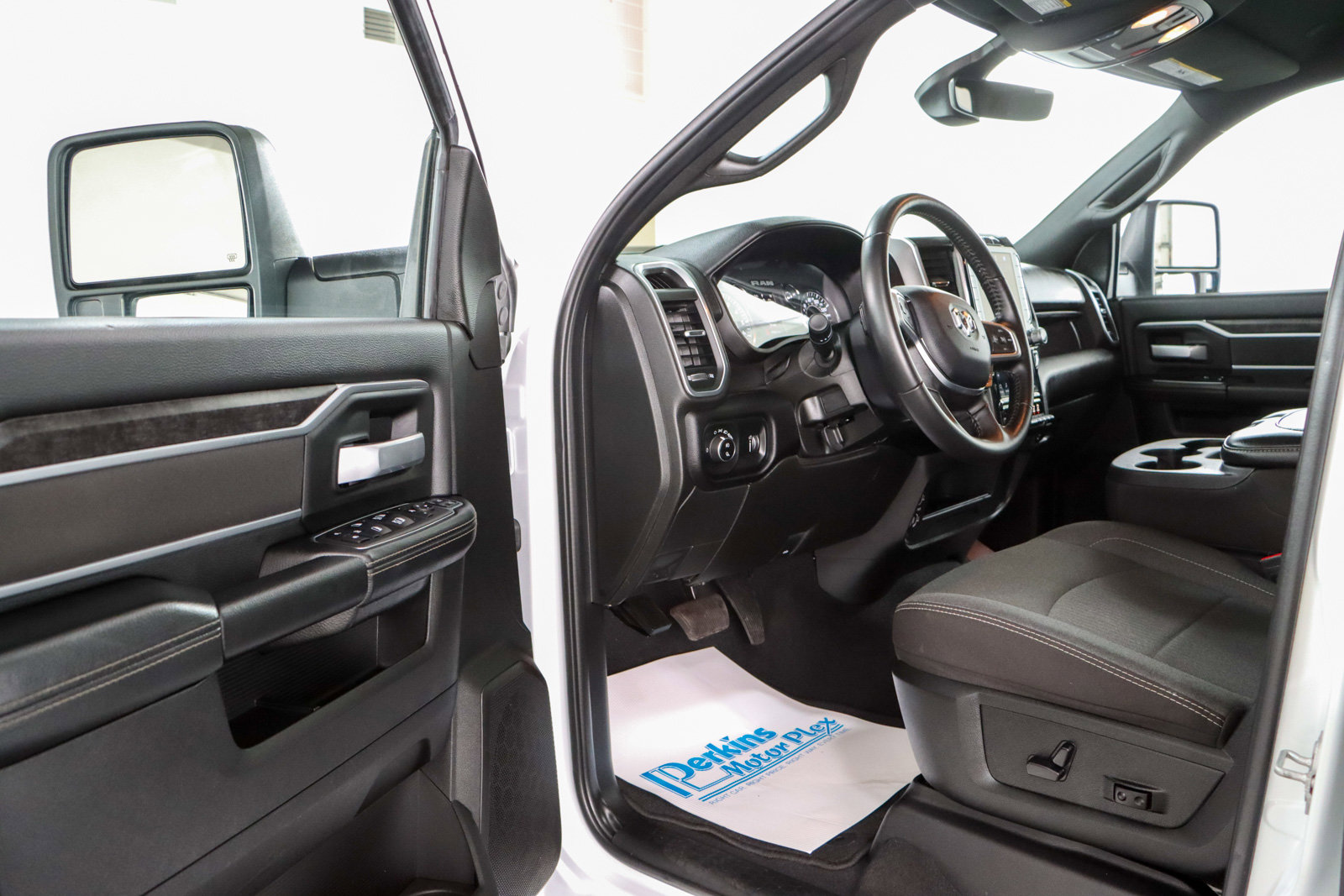 Used 2024 RAM 2500 Big Horn w/ Night Edition image 3