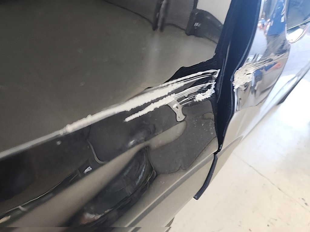 Used 2024 Chevrolet Trax ACTIV w/ Sunroof Package image 7