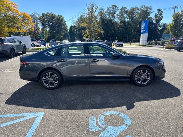 Used 2023 Honda Accord EX image 9