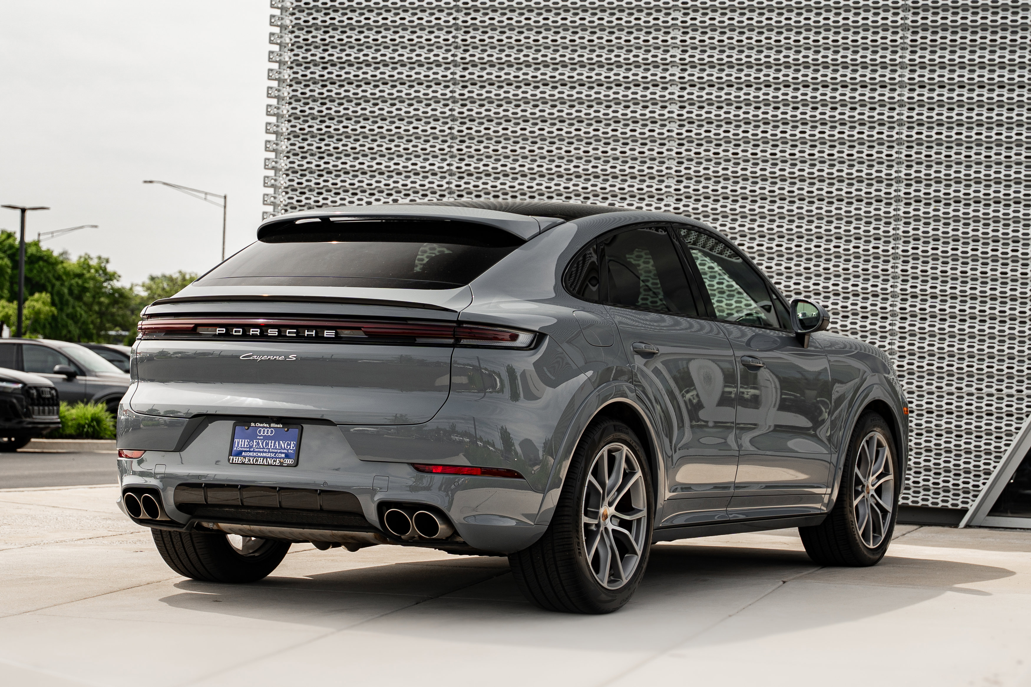 Used 2025 Porsche Cayenne S AWD/4WD image 3