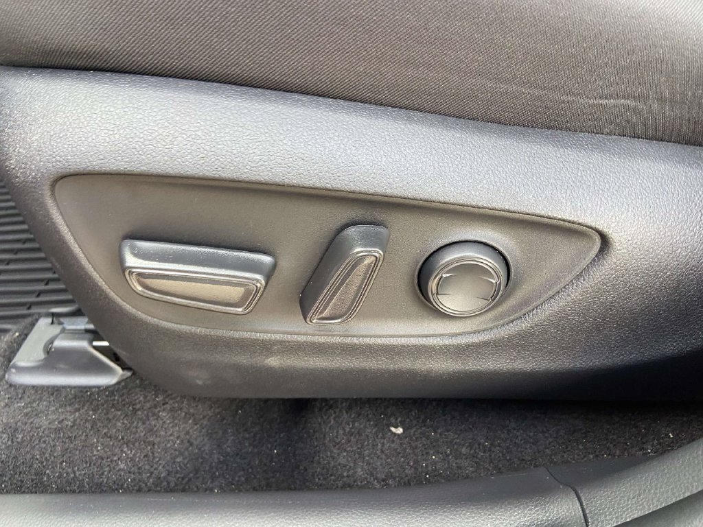 Used 2025 Toyota RAV4 XLE w/ Convenience Package FWD image 19