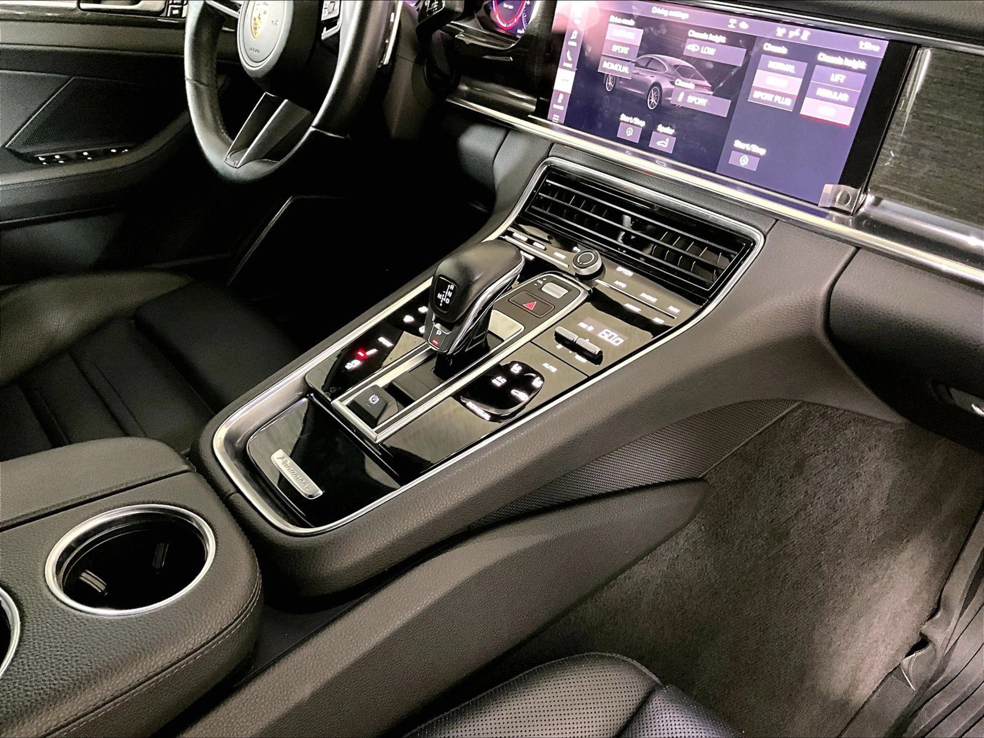 Certified 2021 Porsche Panamera image 16