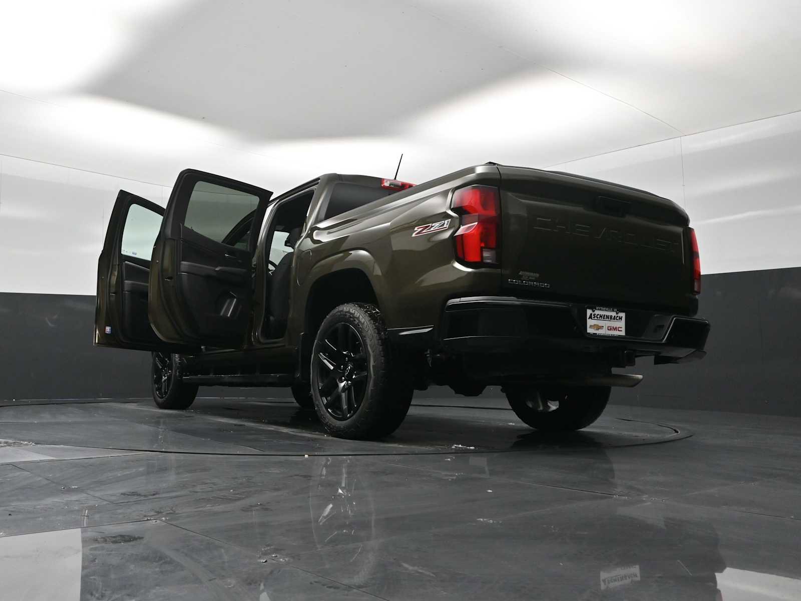 Used 2024 Chevrolet Colorado Z71 w/ Z71 Convenience Package 2 image 31