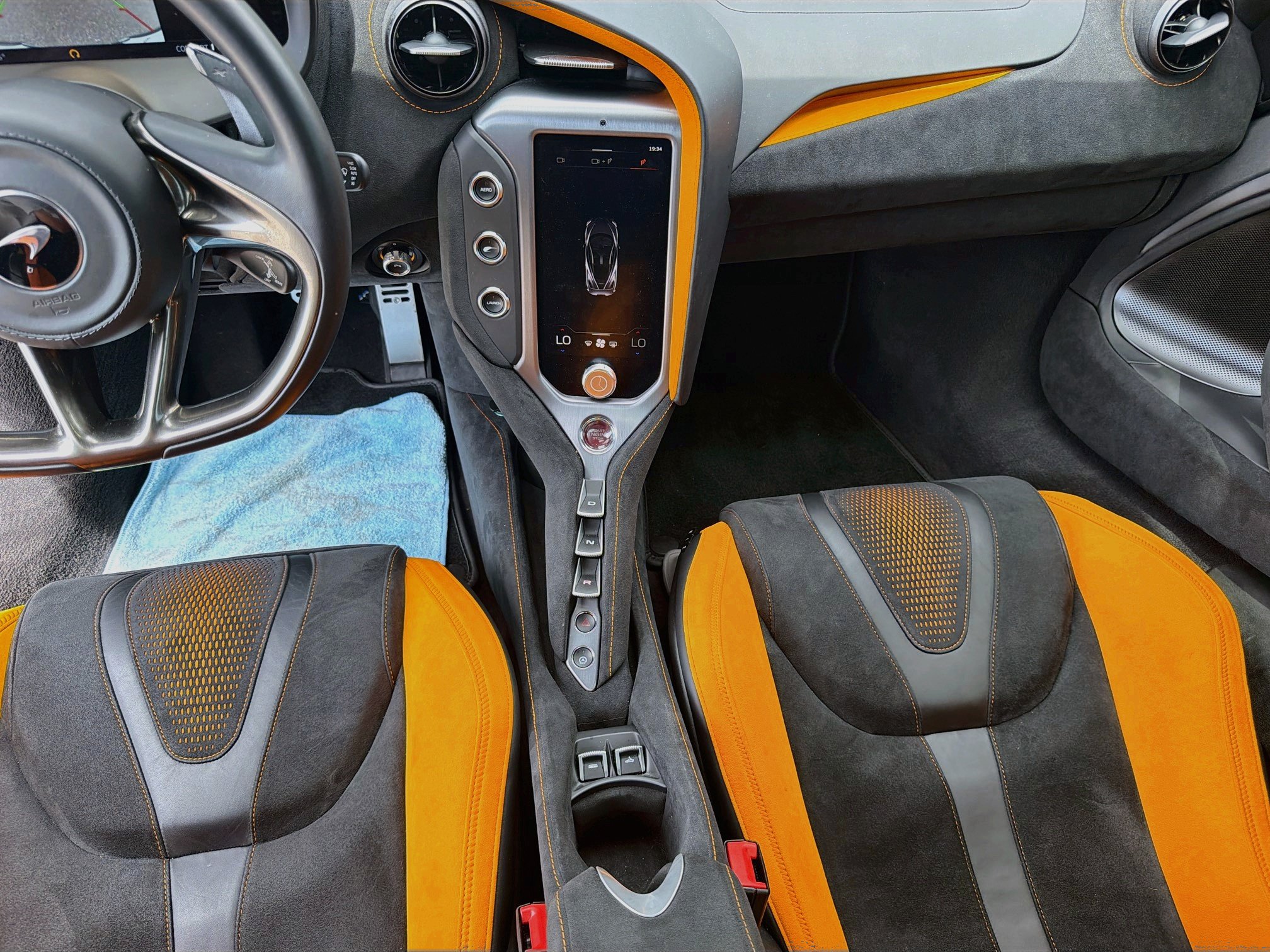 Used 2024 McLaren 750S Spider RWD image 16
