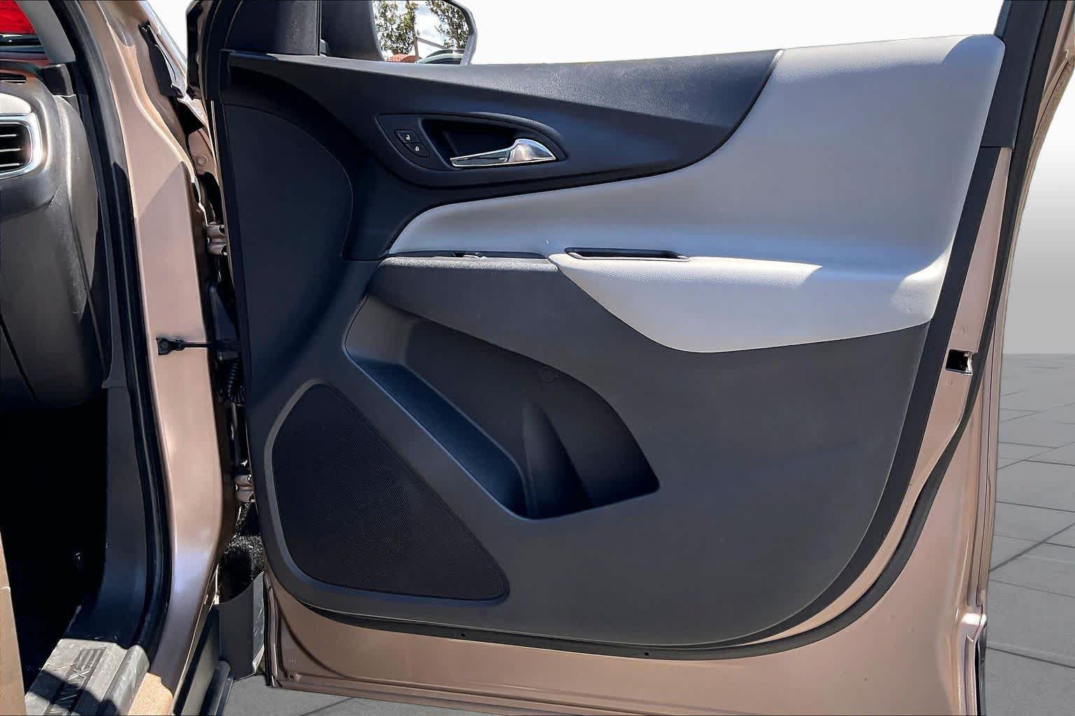 Used 2018 Chevrolet Equinox LS FWD image 23