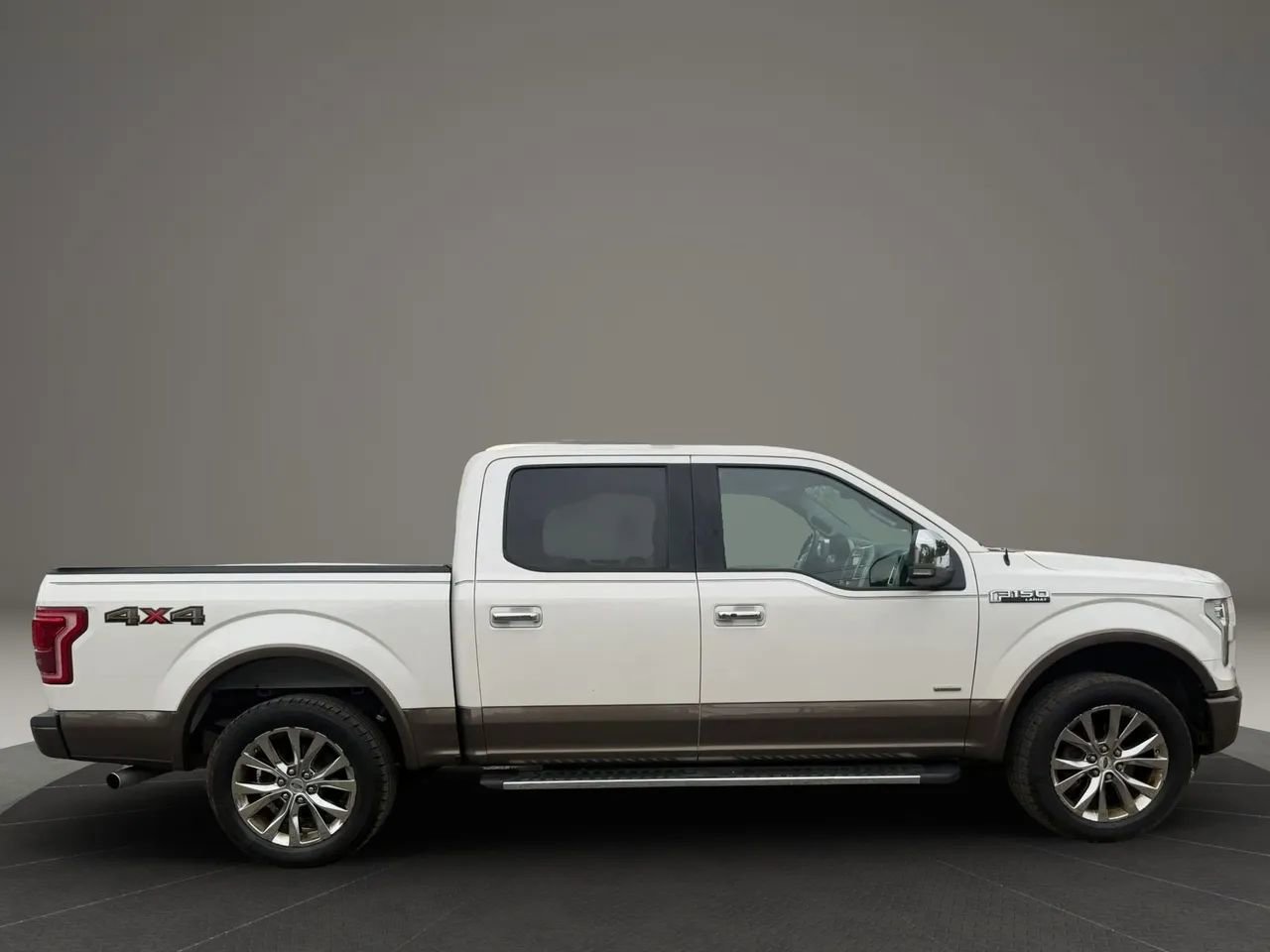 Used 2016 Ford F150 Lariat w/ Equipment Group 502A Luxury AWD/4WD image 4