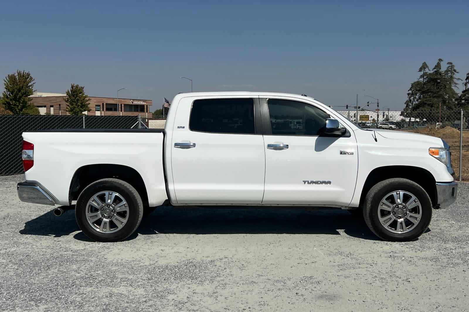 Used 2016 Toyota Tundra SR5 w/ SR5 Upgrade Package AWD/4WD image 9