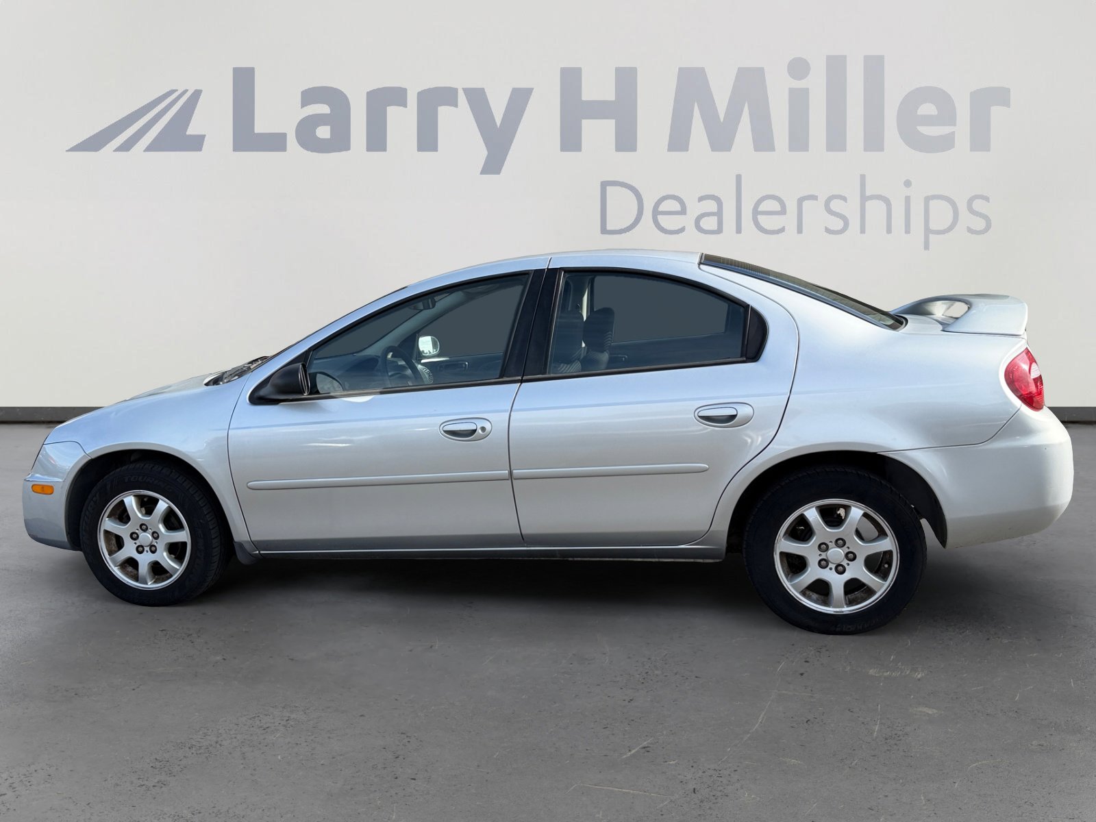 Used 2005 Dodge Neon SXT w/ Sport Appearance Group image 2