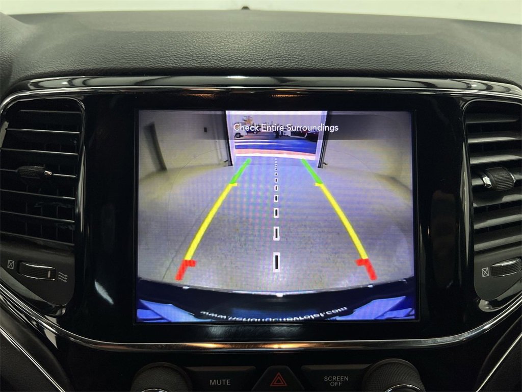 Used 2020 Jeep Grand Cherokee Limited w/ Luxury Group II image 15