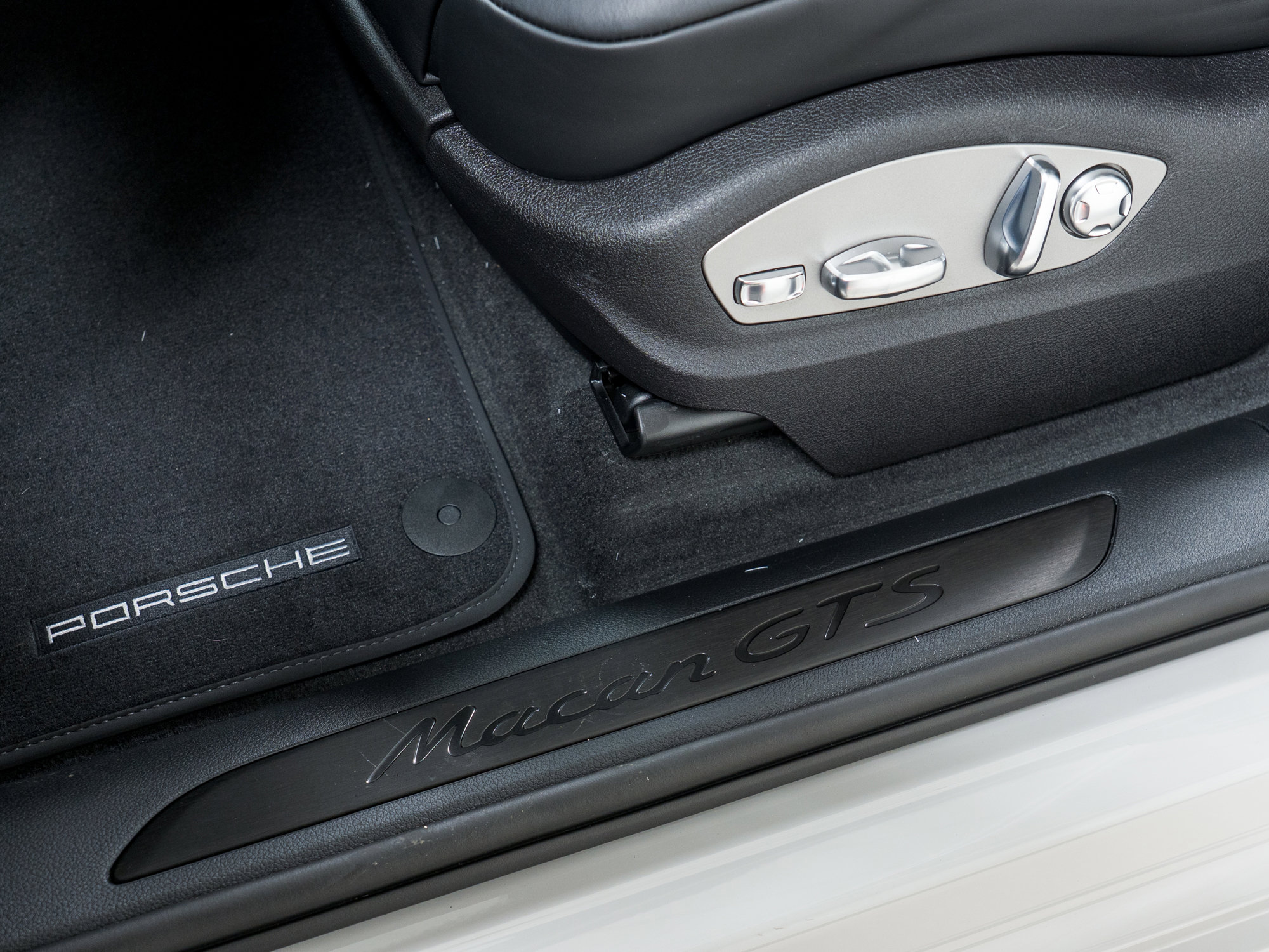 New 2026 Porsche Macan GTS image 15