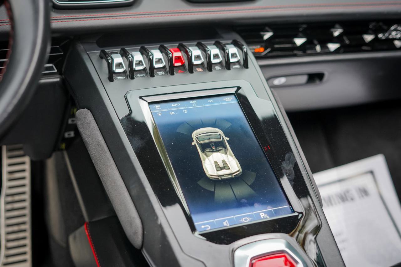 Used 2020 Lamborghini Huracan EVO RWD image 14