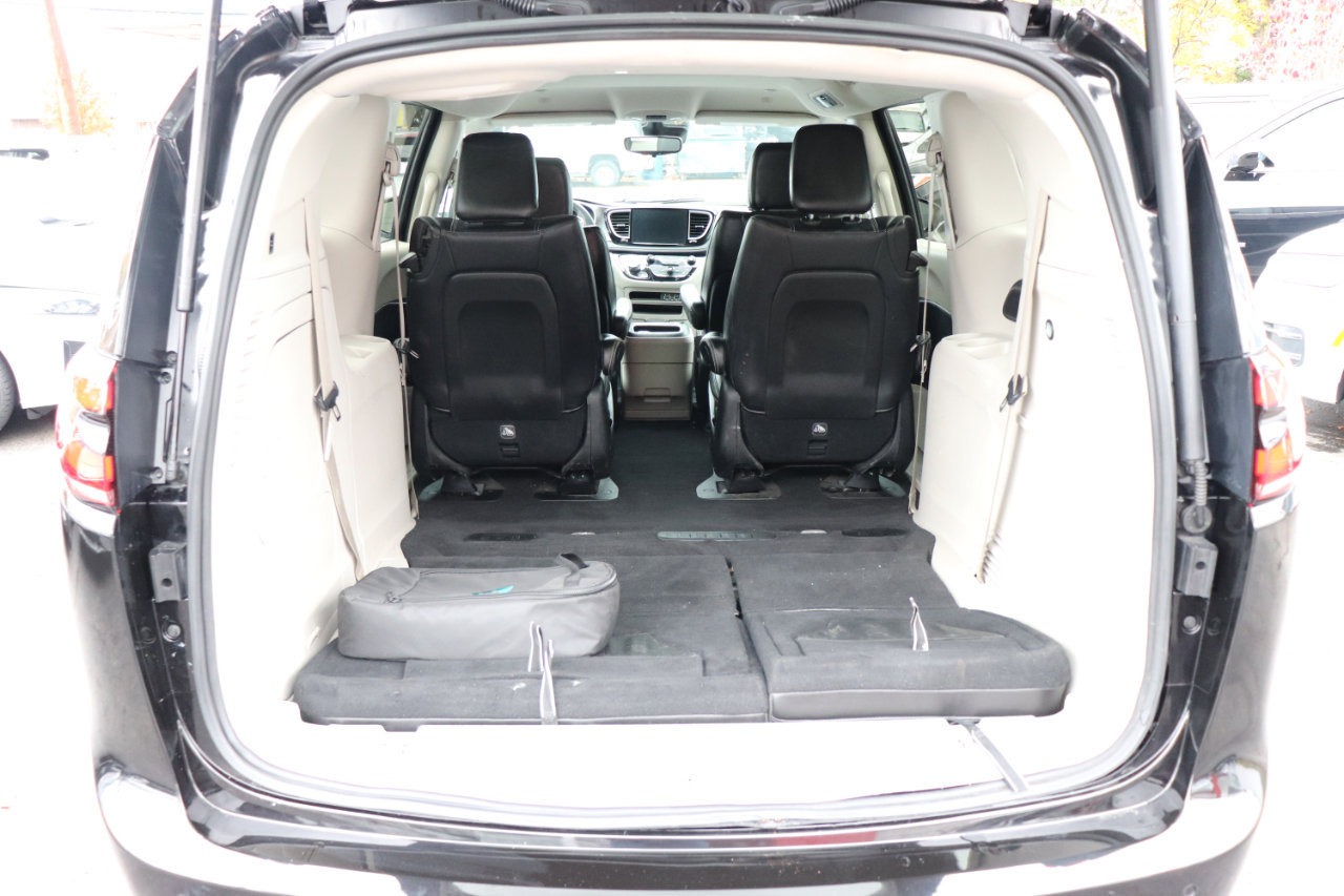 Used 2024 Chrysler Pacifica Limited image 61