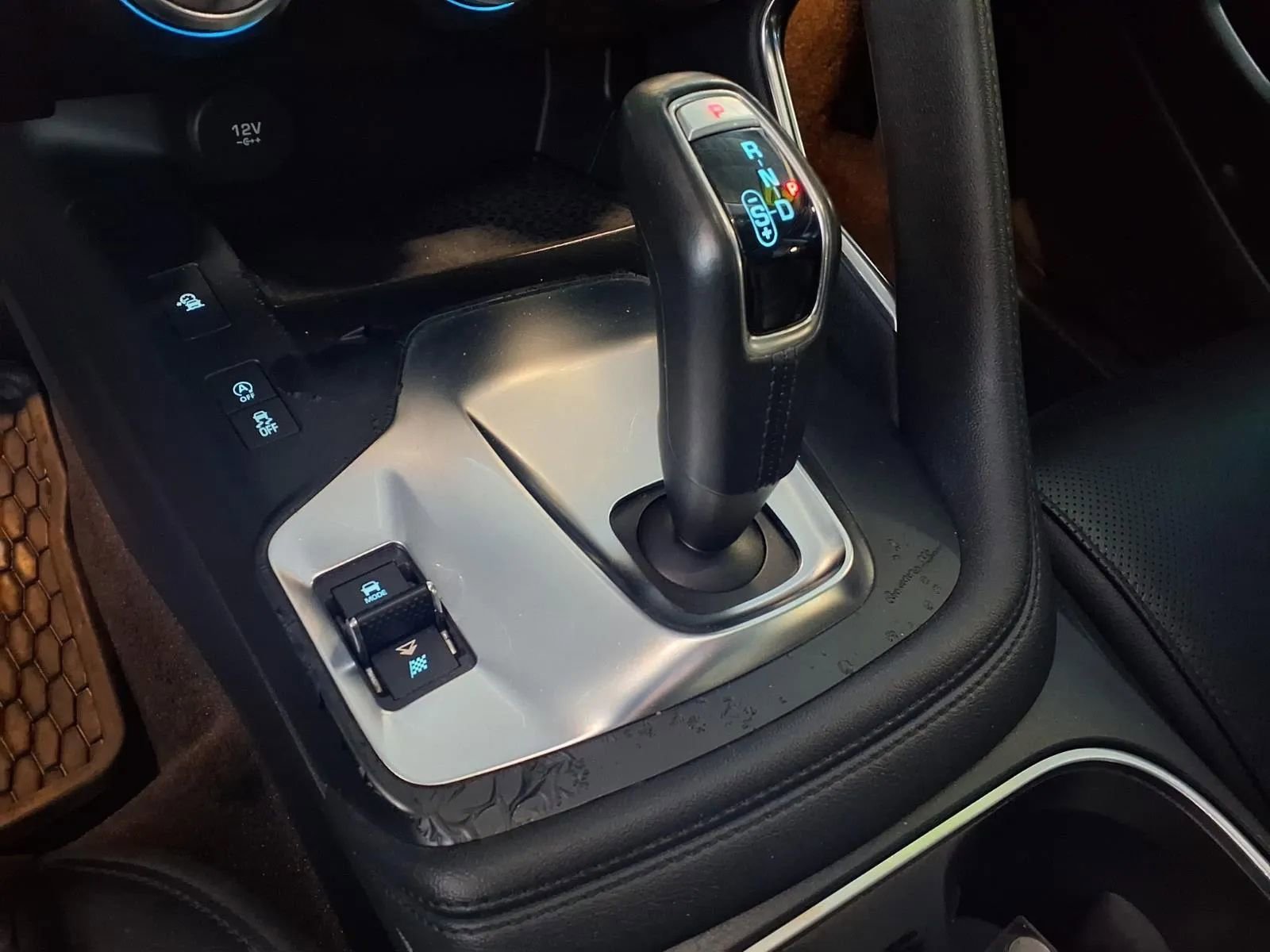 Used 2020 Jaguar E-PACE SE image 21