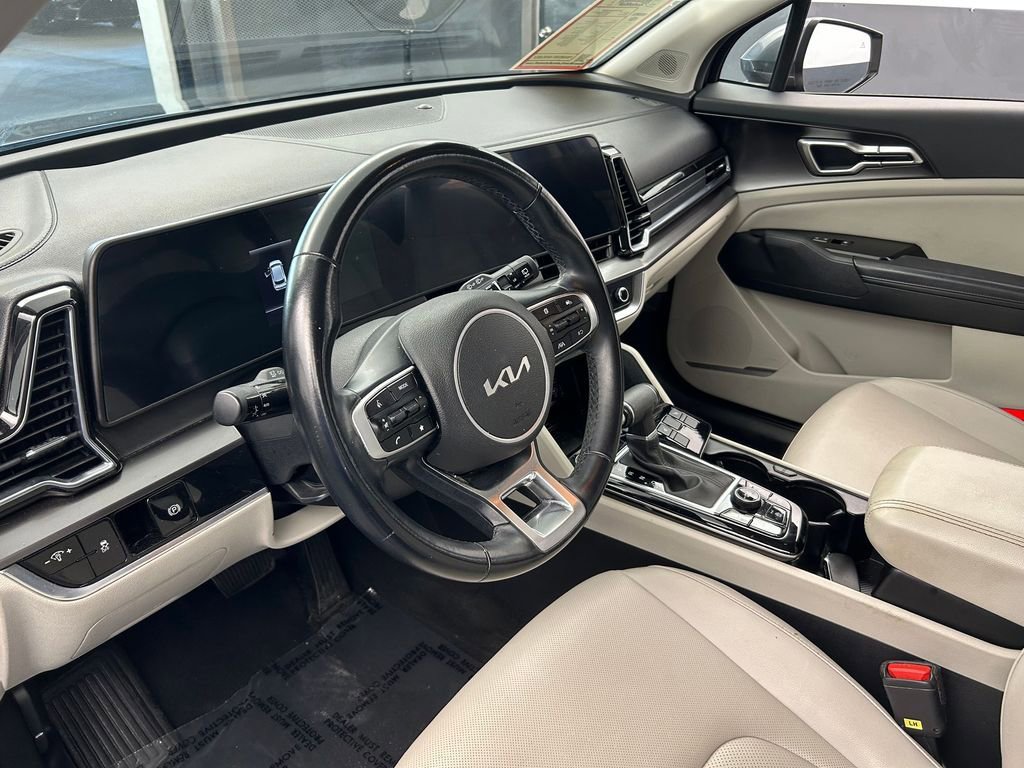 Used 2024 Kia Sportage EX image 11