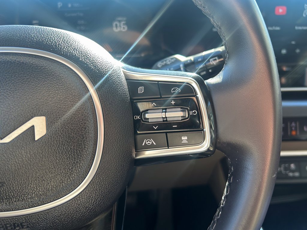 Used 2025 Kia Carnival image 30