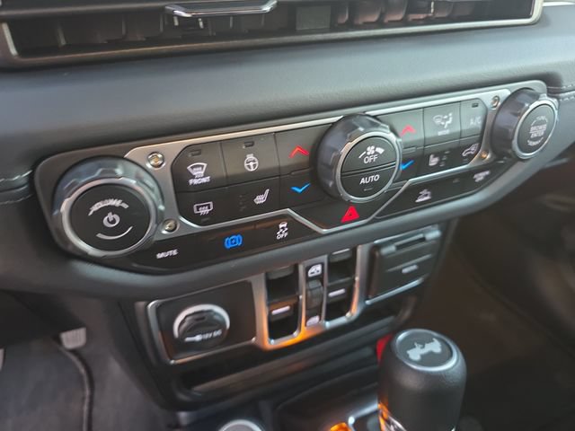 Used 2025 Jeep Wrangler Unlimited Sahara AWD/4WD image 23