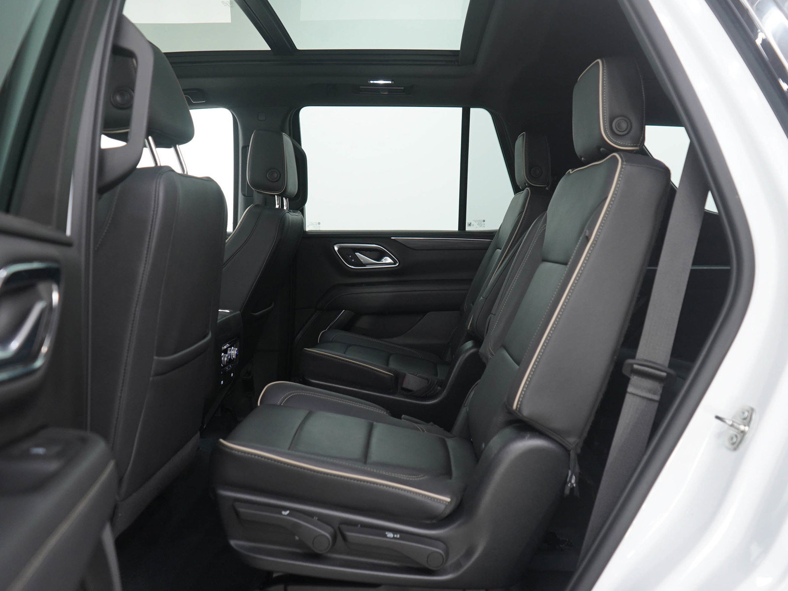 Used 2023 GMC Yukon SLT w/ SLT Luxury Package image 21