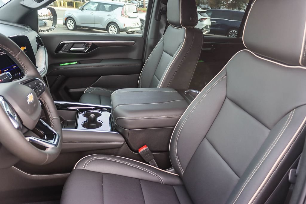 Used 2026 Chevrolet Tahoe Premier w/ Sun And Tow Package AWD/4WD image 16
