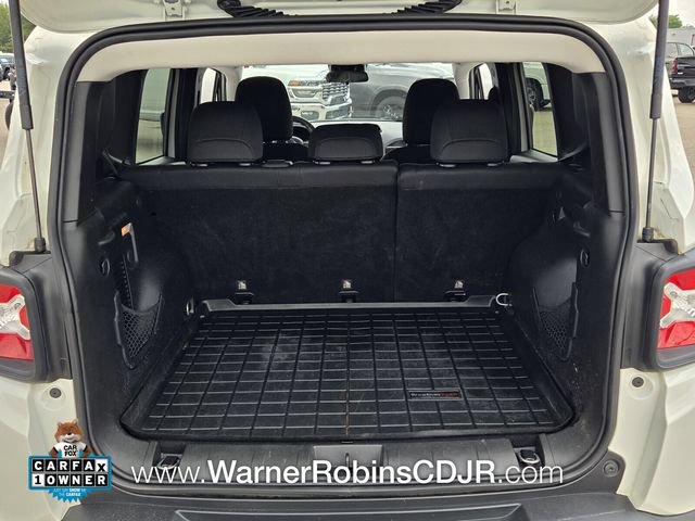 Used 2018 Jeep Renegade Latitude FWD image 13