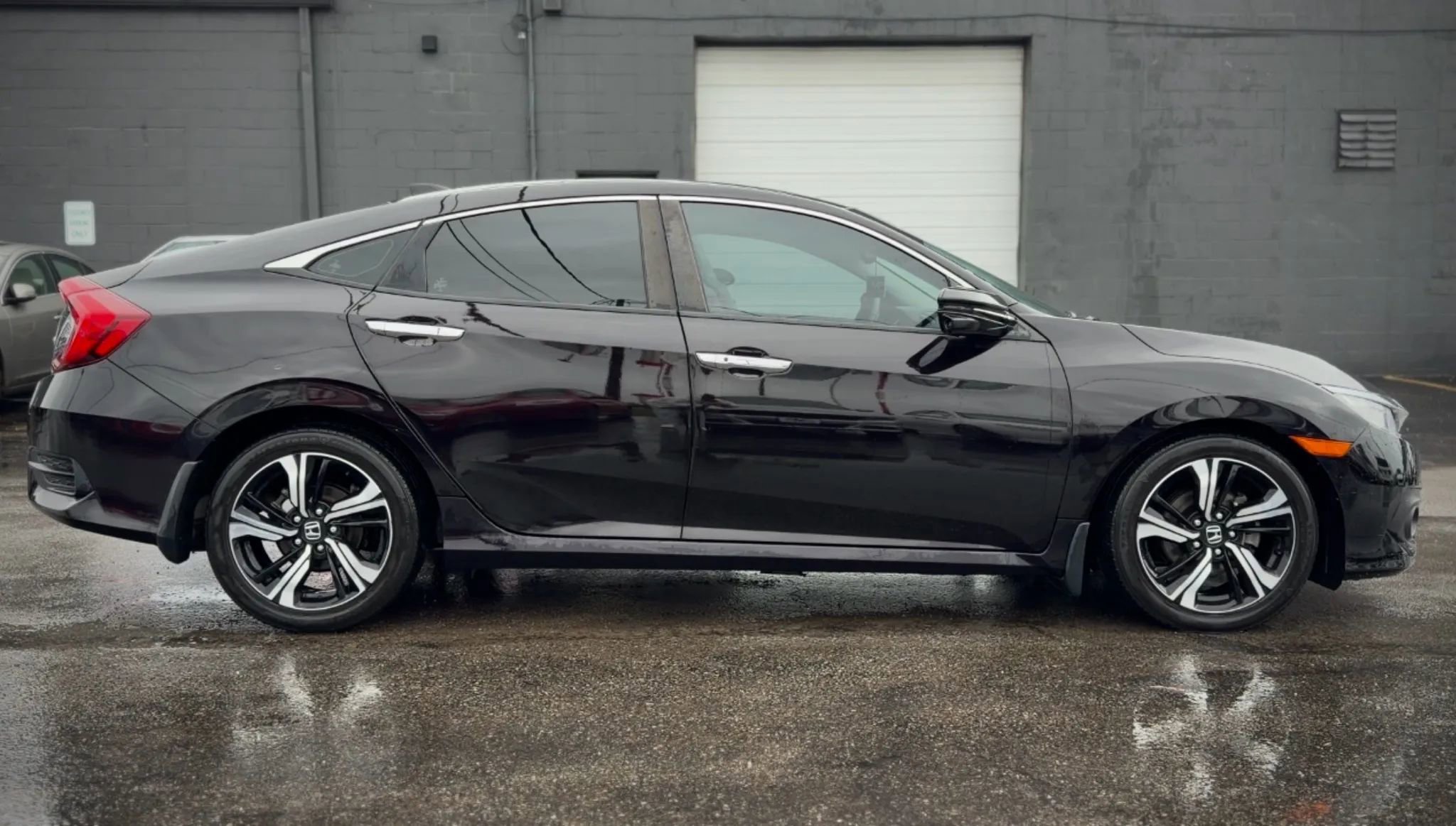 Used 2016 Honda Civic Touring image 2