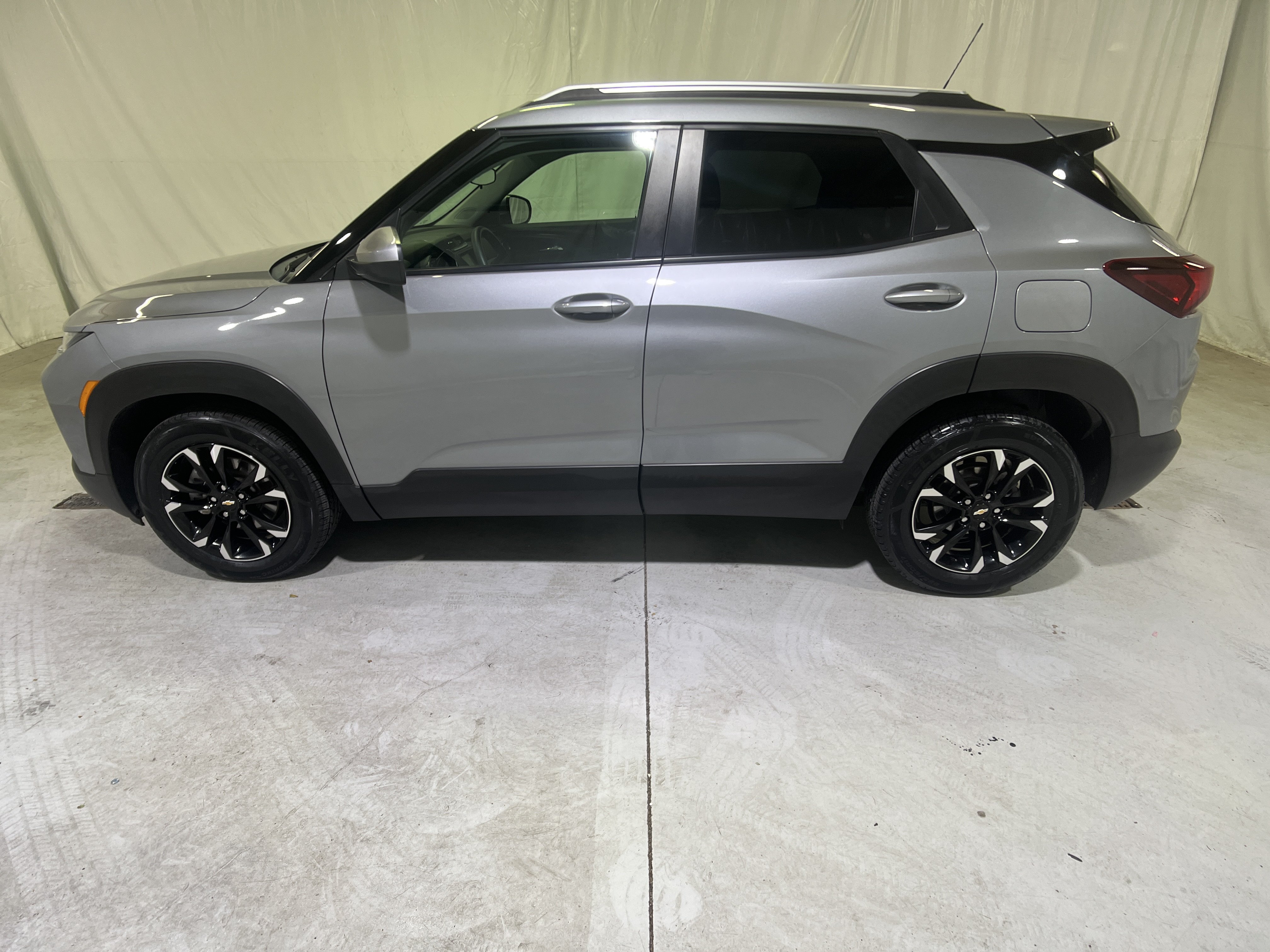 Used 2023 Chevrolet TrailBlazer LT FWD image 9