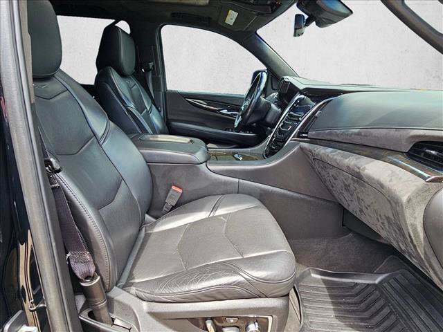 Used 2018 Cadillac Escalade ESV Platinum AWD/4WD image 18