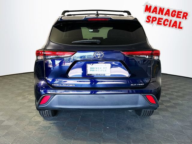 Used 2022 Toyota Highlander XLE AWD/4WD image 7