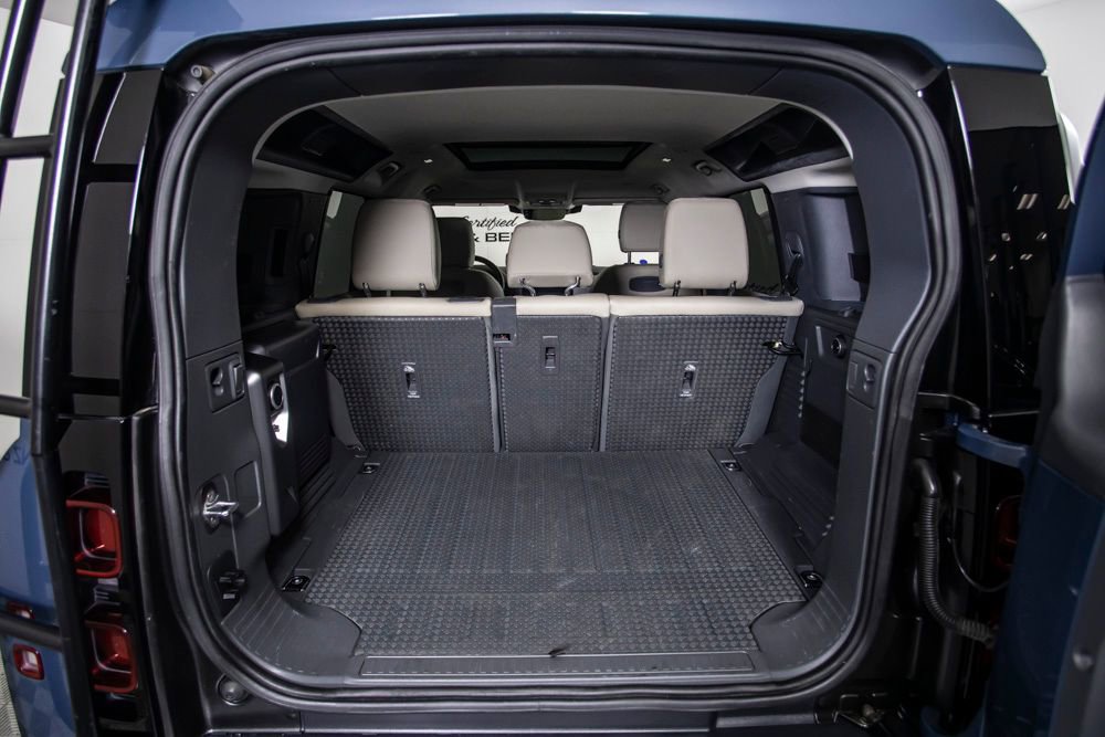 Used 2022 Land Rover Defender 110 SE image 9