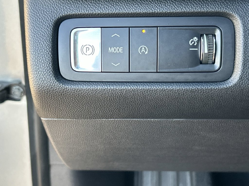 Used 2025 GMC Acadia Denali FWD image 18